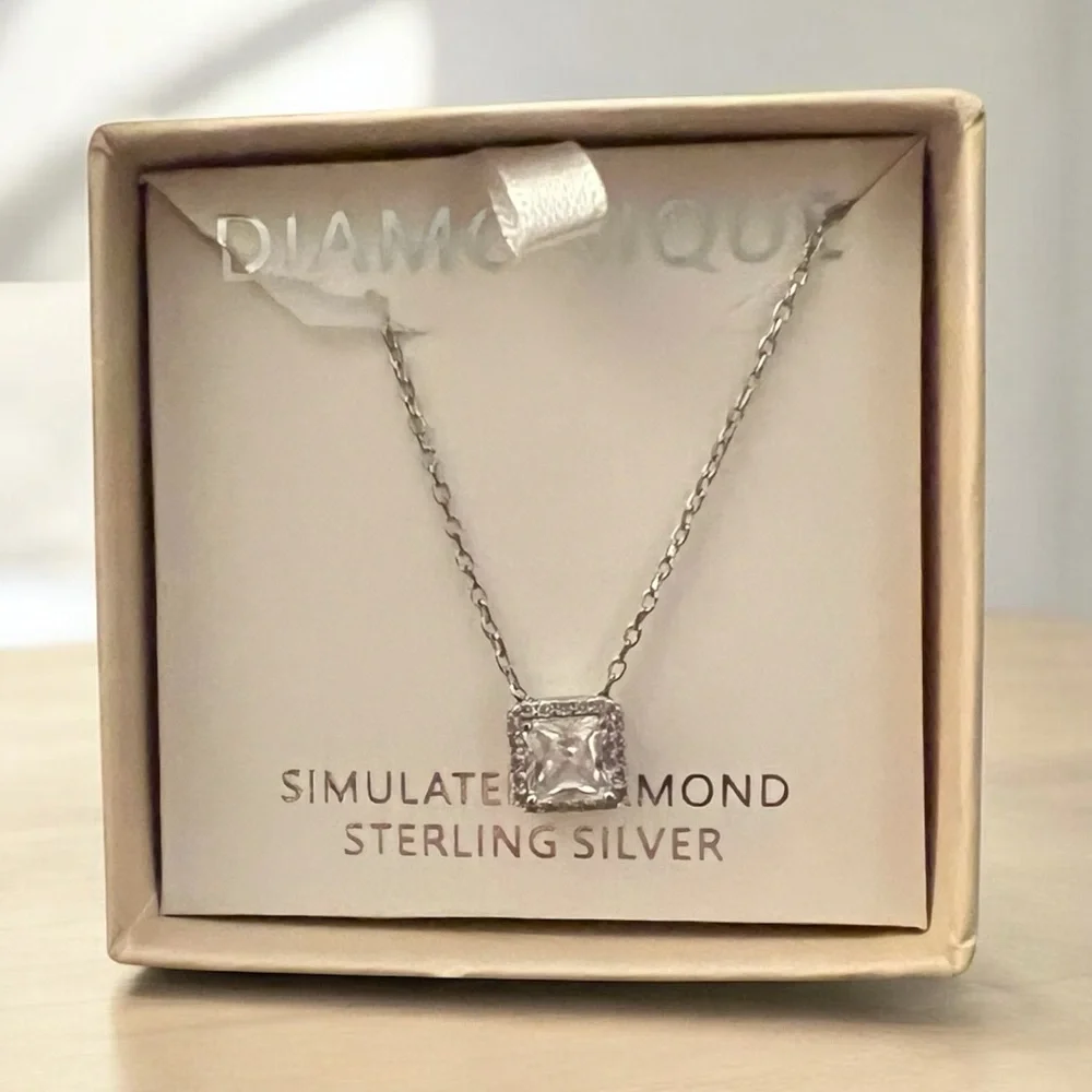 EUC~Diamonique halo Sterling Silver .925 Cubic Zirconia Halo Necklace Length 18”